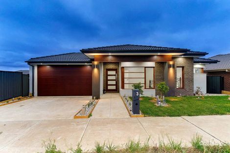 Property photo of 3 Vedro Road Craigieburn VIC 3064