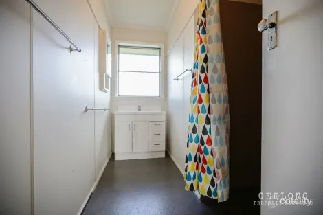 Property photo of 4 Azalea Court Newcomb VIC 3219