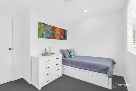 Property photo of 58 Collins Crescent Benowa QLD 4217