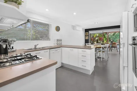 Property photo of 58 Collins Crescent Benowa QLD 4217