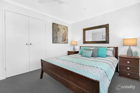 Property photo of 58 Collins Crescent Benowa QLD 4217