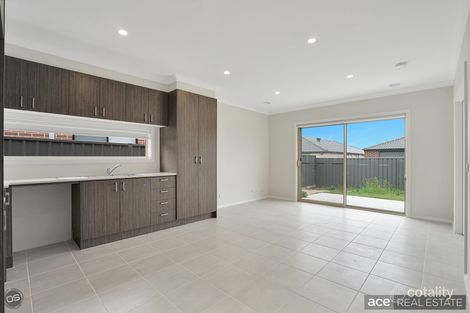 Property photo of 8 Bronze Street Tarneit VIC 3029