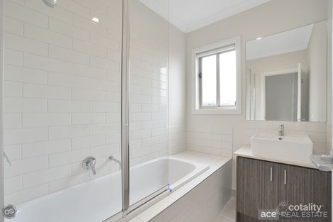 Property photo of 8 Bronze Street Tarneit VIC 3029