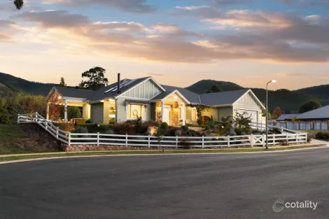 Property photo of 12 Cavalli Place Bright VIC 3741