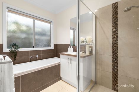 Property photo of 32 Whitfords Drive Armstrong Creek VIC 3217