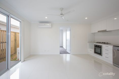 Property photo of 2/43 Lauenstein Crescent Pimpama QLD 4209