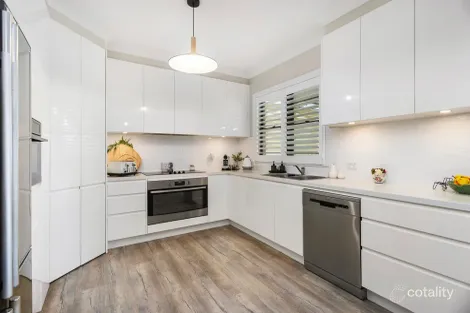 Property photo of 21 Hughes Crescent Kiama Downs NSW 2533