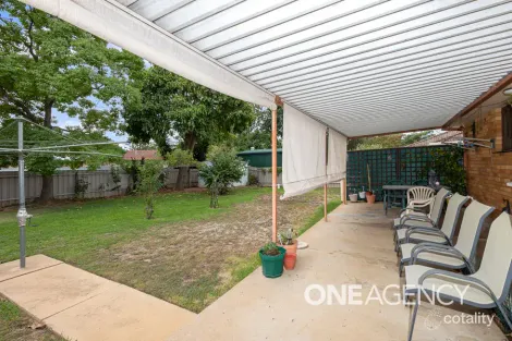 Property photo of 73 Huthwaite Street Mount Austin NSW 2650