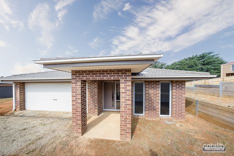 12 VIVIAN CT, DROUIN, VIC 3818