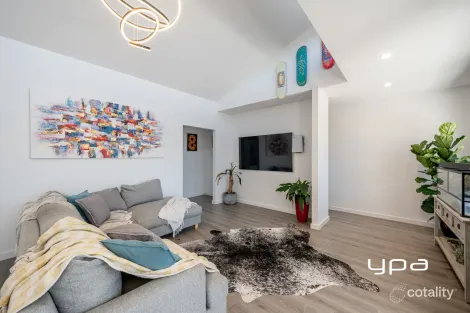 Property photo of 2/14A McEwen Drive Sunbury VIC 3429