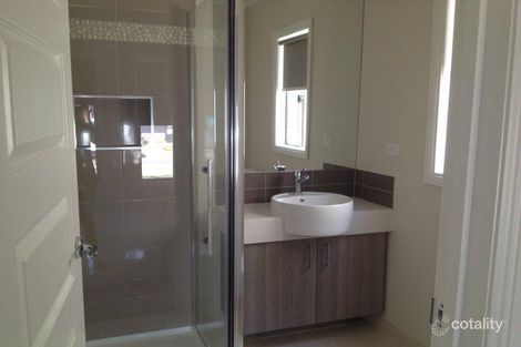 Property photo of 8 Wilkiea Crescent Cranbourne North VIC 3977