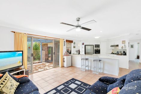 Property photo of 2 Range Court Arundel QLD 4214