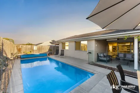 4 Hinkler Way, Park Ridge, QLD 4125