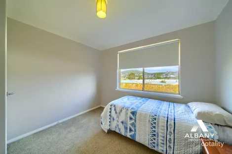 Property photo of 21 Ardeana Crescent Yakamia WA 6330