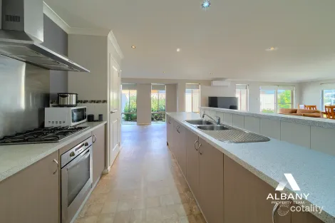 Property photo of 21 Ardeana Crescent Yakamia WA 6330