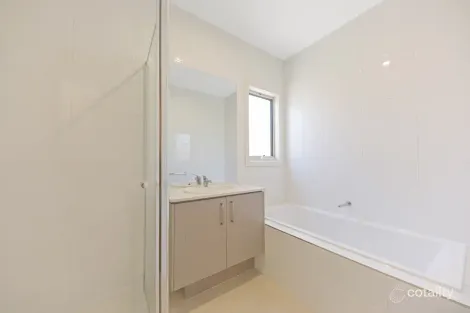 Property photo of 68 Crowlands Circuit Eynesbury VIC 3338