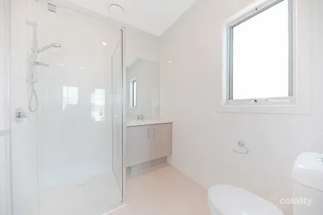 Property photo of 68 Crowlands Circuit Eynesbury VIC 3338