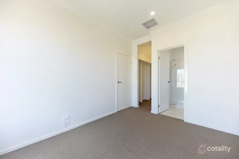 Property photo of 68 Crowlands Circuit Eynesbury VIC 3338