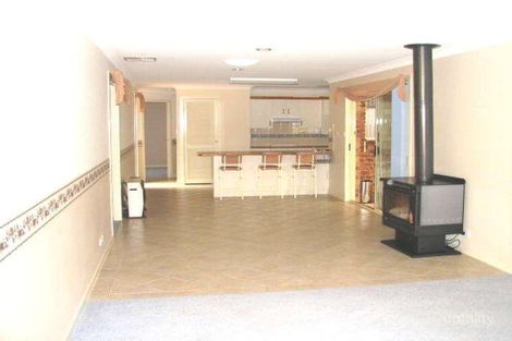 Property photo of 14 Overlanders Way Hillvue NSW 2340