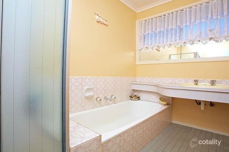 Property photo of 8 Angelique Grove Albanvale VIC 3021