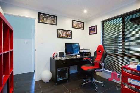 Property photo of 13 Kurrajong Circle Glen Iris WA 6230