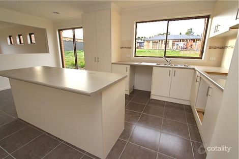 Property photo of 5 Taunton Drive Pakenham VIC 3810