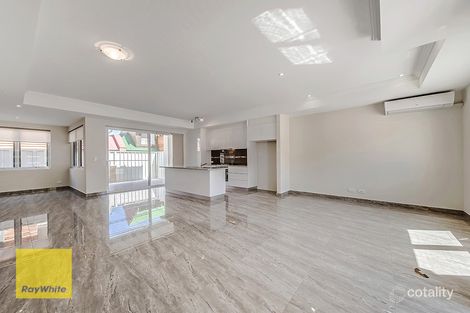 Property photo of 31 Toulon Circle Mindarie WA 6030