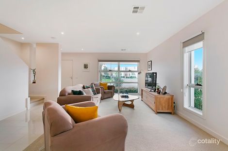 Property photo of 8 Jubilee Boulevard Waterways VIC 3195