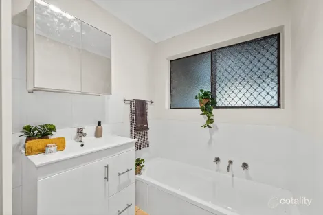 Property photo of 2 Hamilton Crescent Aberfoyle Park SA 5159