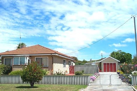 17 Minor Rd, Orana, WA 6330