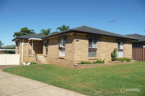 33 Alexandra Cct, St Clair, NSW 2759