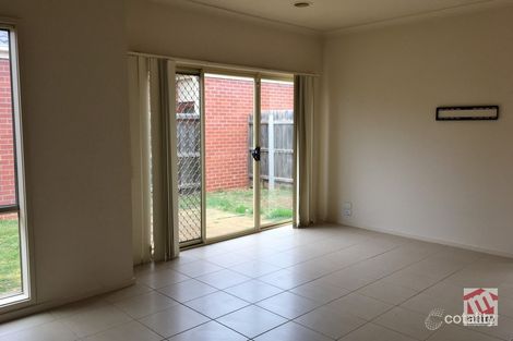 Property photo of 2/17 Crestmont Drive Melton South VIC 3338