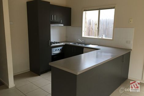 Property photo of 2/17 Crestmont Drive Melton South VIC 3338