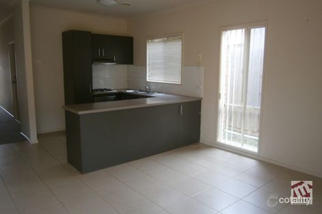 Property photo of 2/17 Crestmont Drive Melton South VIC 3338