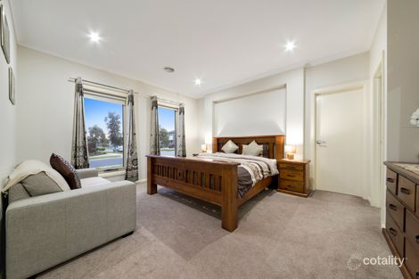 Property photo of 2 Bandit Grove Cranbourne East VIC 3977