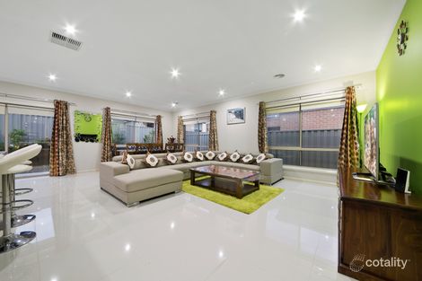 Property photo of 2 Bandit Grove Cranbourne East VIC 3977