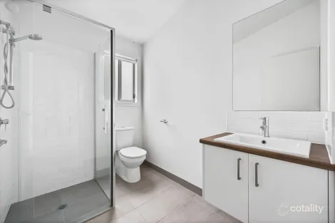 Property photo of 2/104A Lylia Avenue Mount Clear VIC 3350