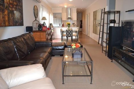 Property photo of 18 Sarton Link Pakenham VIC 3810