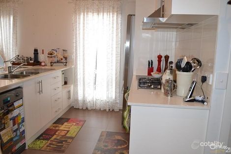 Property photo of 18 Sarton Link Pakenham VIC 3810