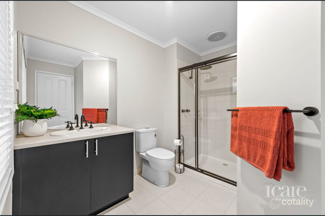 Property photo of 23 Spring Circuit Pakenham VIC 3810