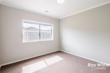 Property photo of 5 Maeve Circuit Clyde North VIC 3978