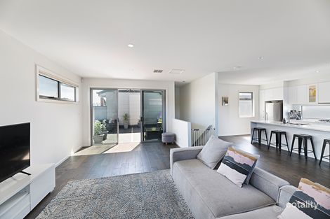 Property photo of 4/33 Sandown Road Ascot Vale VIC 3032