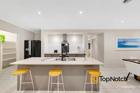 Property photo of 18 Sanctum Circuit Doreen VIC 3754