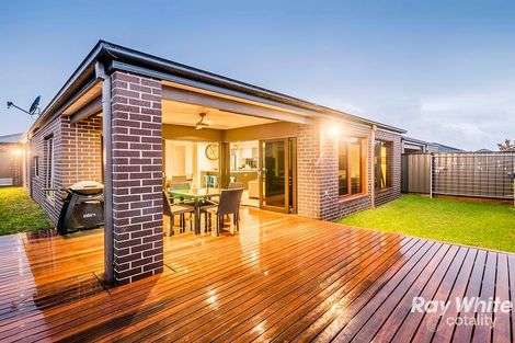 Property photo of 10 Gillingham Crescent Clyde North VIC 3978