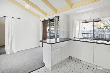 Property photo of 2/2 Ash Court Arundel QLD 4214