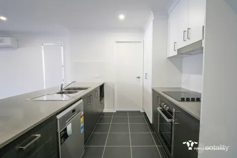 Property photo of 7 Munich Court Spring Mountain QLD 4300