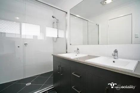 Property photo of 7 Munich Court Spring Mountain QLD 4300