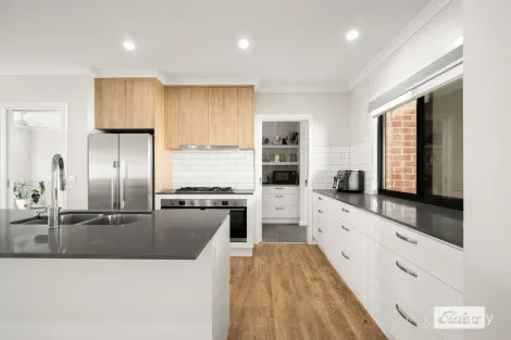 Property photo of 10 Singh Court Wodonga VIC 3690