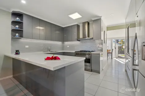Property photo of 2/5 Shearwater Place Korora NSW 2450