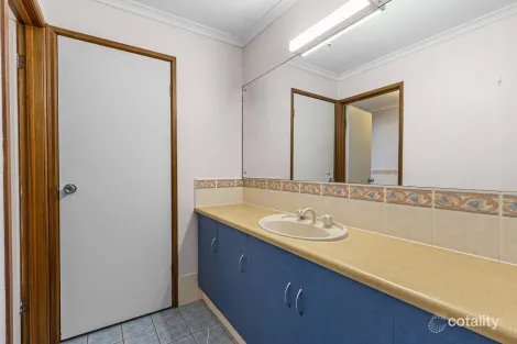 Property photo of 15 Fergusson Bowl Craigmore SA 5114
